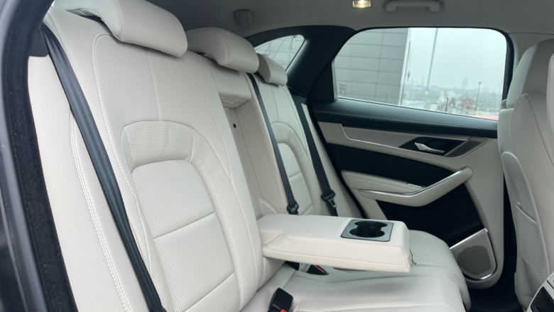 Jaguar F-Pace 2.0 P400e R-Dynamic SE 5dr Auto AWD Estate